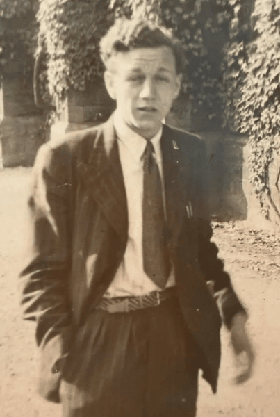 Бернард Гілберт почав танцювати в 1942 році Бернард Гілберт танцює понад дев'ять десятиліть